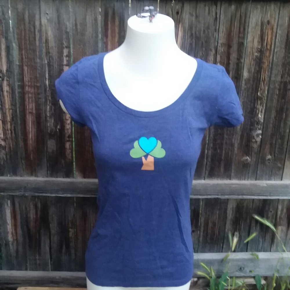 XS beautiful color and stream line fit tee.